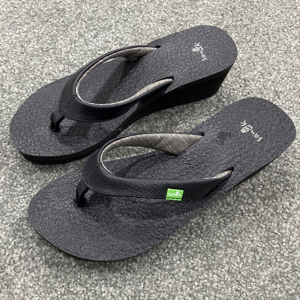 Sanuk Womens size 6 wedge sandal black